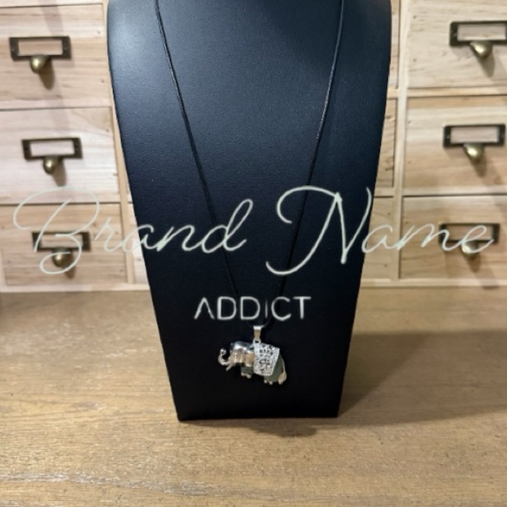 Green Aventurine Silver Toned Elephant Necklace - Picture 5 of 6